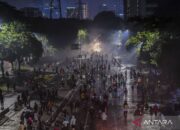 Cara berkendara yang aman ketika terjebak dalam aksi unjuk rasa