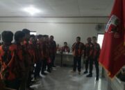 Yulius Medi Wakil Ketua III MPC Pemuda Pancasila Secara Langsung Melakukan Pengukuhan Kepada Edi Taufik Beserta Jajaran.